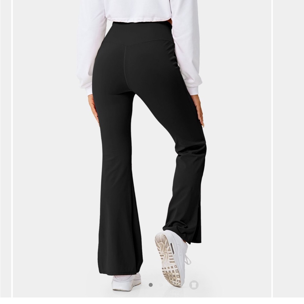 Halara crossover: high waisted crossover flare pants - Picture 5 of 6